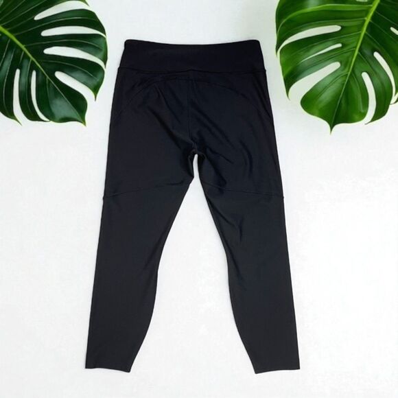 Outdoor Voices 3/4 Crop Compression Leggings in Black - M | Medium - Picture 5 of 10